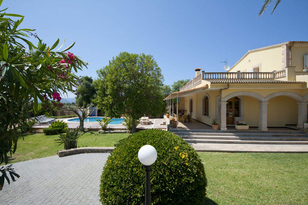 Villa -
                        Alcudia -
                        4 bedrooms -
                        8 persons