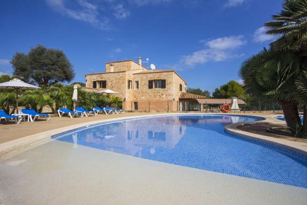 Rural house -
                                      Muro -
                                      8 bedrooms -
                                      12(+4) persons